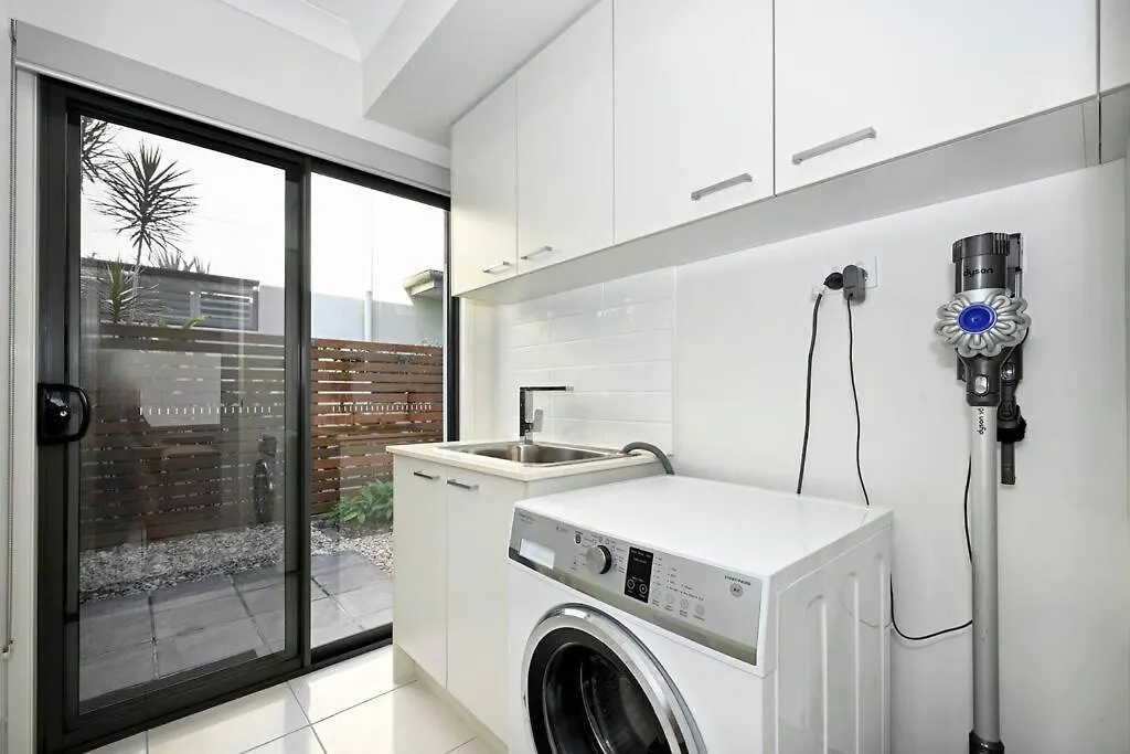 Pacific Paradise Luxury 4Br Yaroomba Holiday home